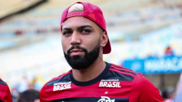 Com futuro incerto, Gabigol vai  Vila Belmiro e ao CT Rei Pel visitar jogadores do Santos