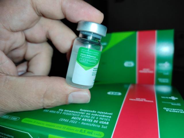 Primeiro lote com 413 mil vacinas contra a gripe chega ao Paran
