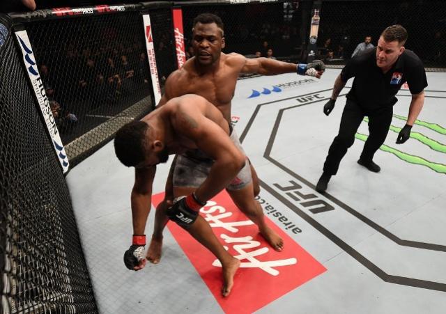 Avassalador, Ngannou arrasa Blaydes em 45 segundos na luta principal do UFC Pequim