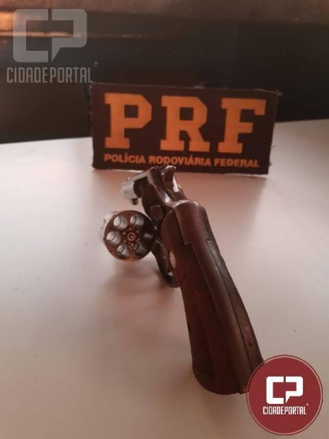PRF prende indivduo por porte ilegal de arma em Porto Camargo