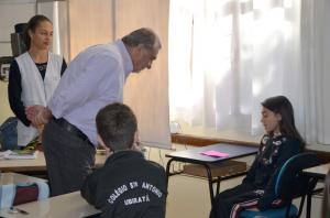 Prefeito Baco visita Colgio Santo Antnio e responde perguntas dos alunos