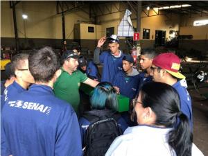 Adolescentes do curso profissionalizante de soldador de Assis visitam empresas do ramo