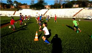 Projeto Escolinha de Futebol formando cidados e atletas para o futuro em Ubirat