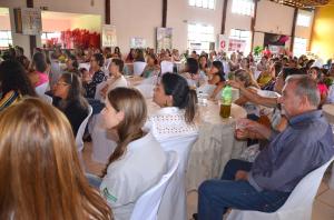 Prefeito Baco prestigia evento em homenagem a mulher na Comunidade So Joo