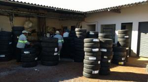 ECONOMIA: Prefeitura de Ubirat recebe doao de 182 pneus da Receita Federal