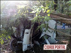 Acidente automobilstico na PR-574 em Cafelndia deixa uma pessoa morta