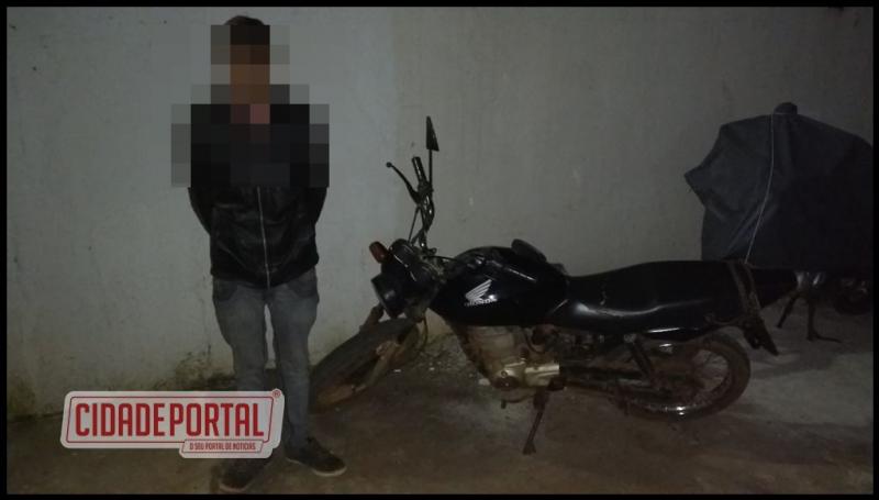 Equipe da ROTAM prende rapaz com moto com numerao pinada no distrito de Sales Oliveira
