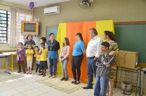 Feira de Cincias do Colgio Cecilia Meireles recebe visita do prefeito Baco