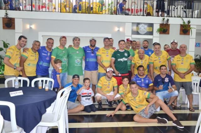 Craques da seleção master do Brasil se confraternizaram com ubiratanenses em um almoço especial