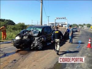 Motorista morre aps colidir frontalmente em uma carreta com caminhonete roubada em Palotina