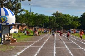 Competio de atletismo do JAMUs movimentou domingo esportivo em Ubirat