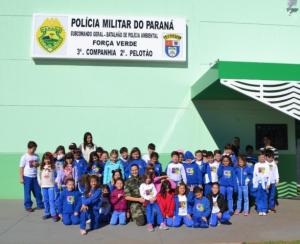 Peloto de Policia Ambiental de Umuarama comemora os 164 anos da PMPR com visita de Crianas
