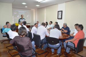 Prefeito Baco assina ordem de servio que autoriza incio da reforma do Estdio Municipal Claudino