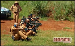 Aps agricultores de Ubirat doarem dois fuzis para a PM, a tropa recebeu treinamento em Campo Mouro e Assis Chateubriand