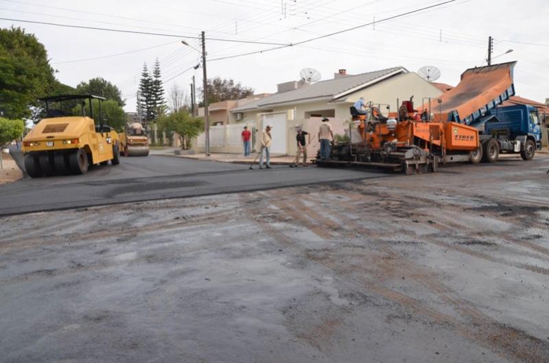 879 MIL DE INVESTIMENTOS:Ruas de Ubirat recebero 34,5 mil metros quadrados de recape asfltico