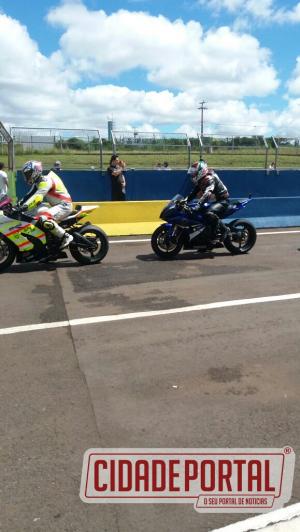 Piloto de moto velocidade de Ubiratã se destaca e conquista 1º lugar do pódio