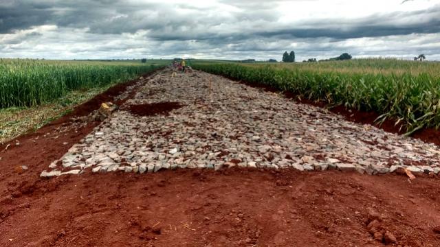 Iniciado os trabalhos de pavimentao polidrica na Estrada Amazonas do municpio de Ubirat