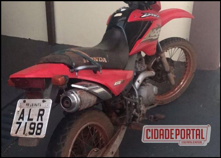 Adolescentes so apreendidos pela Polcia Militar de Ubirat com moto furtada neste sbado, 29