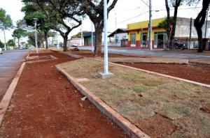 Revitalizao do canteiro central na Avenida Ascnio comea a transformar o visual da regio em Ubirat