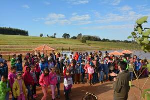 Projeto Agrinho em Moreira Sales realiza plantio de rvores Nativas