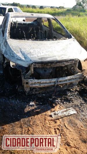 Veculo de Cianorte  encontrado queimado prximo ao distrito de Paran do Oeste